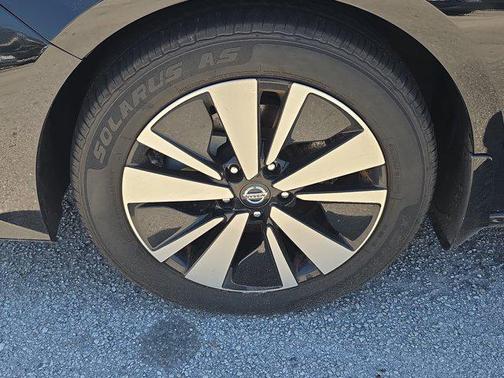 Super Black 2021 Nissan Altima 2.5 SV