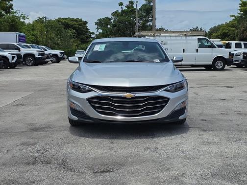 Silver Ice Metallic 2022 Chevrolet Malibu FWD LT