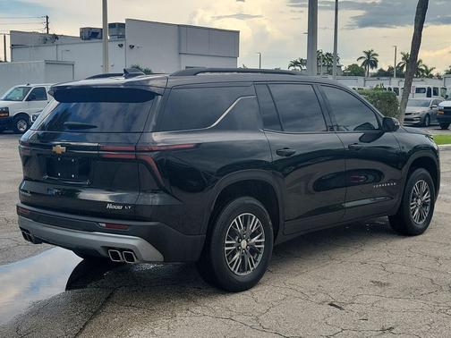Mosaic Black Metallic 2024 Chevrolet Traverse LT