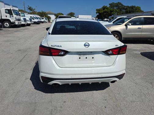 Pearl White Tricoat 2021 Nissan Altima 2.5 SL
