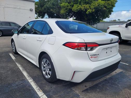 Ice Cap 2024 Toyota Corolla LE