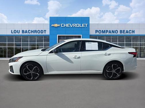 Glacier White 2025 Nissan Altima SR AWD