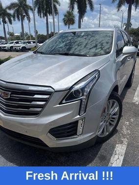 Radiant Silver Metallic 2018 Cadillac XT5 Premium Luxury