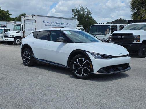 Snow White Pearl 2024 Kia EV6 Wind