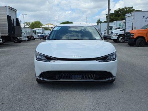 Snow White Pearl 2024 Kia EV6 Wind
