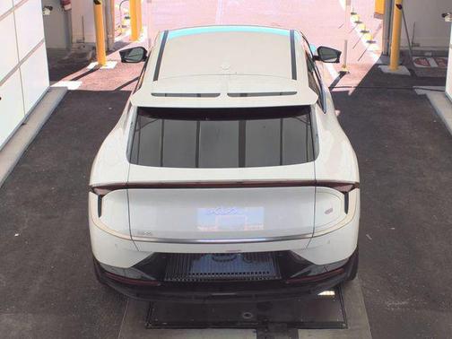 Snow White Pearl 2024 Kia EV6 Wind