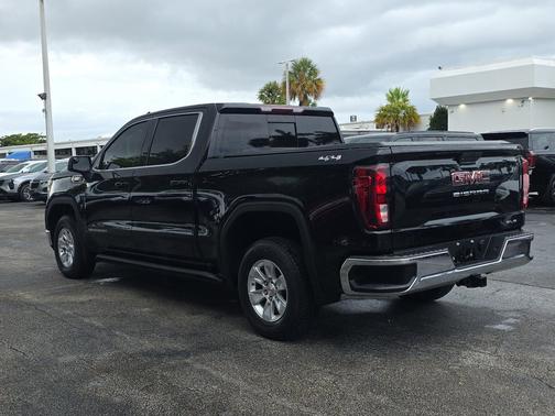 Onyx Black 2021 GMC Sierra 1500 SLE