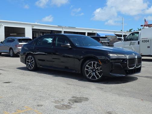 Black Sapphire Metallic 2023 BMW 740 i