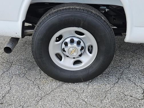 2025 Chevrolet Express 2500 RWD 2500 Regular Wheelbase WT