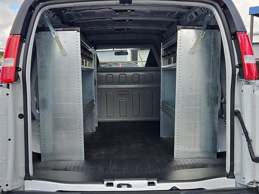 2025 Chevrolet Express 2500 RWD 2500 Regular Wheelbase WT