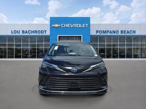 Midnight Black Metallic 2024 Toyota Sienna XLE