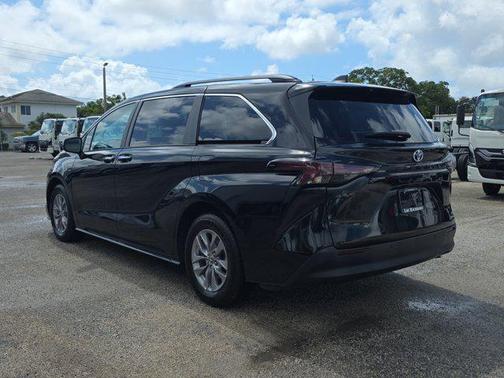 Midnight Black Metallic 2024 Toyota Sienna XLE