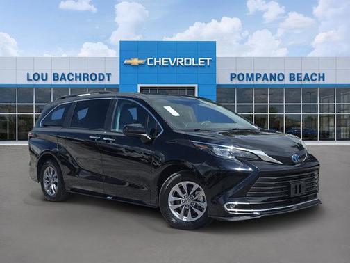 Midnight Black Metallic 2024 Toyota Sienna XLE