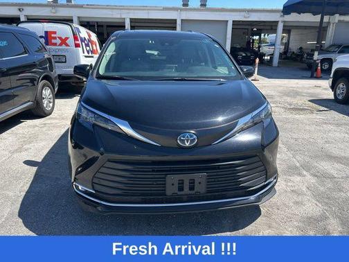Midnight Black Metallic 2024 Toyota Sienna XLE