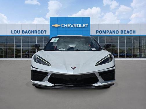 White Pearl Metallic Tricoat 2023 Chevrolet Corvette Stingray w/3LT