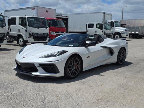 White Pearl Metallic Tricoat 2023 Chevrolet Corvette Stingray w/3LT