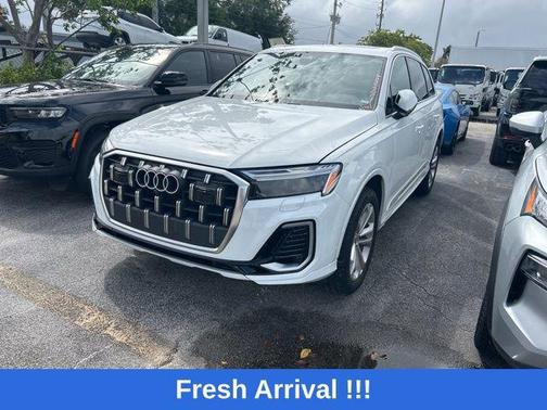 Carrara White 2025 Audi Q7 55 Premium Plus