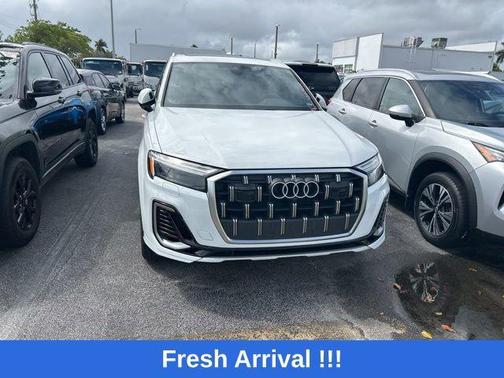 Carrara White 2025 Audi Q7 55 Premium Plus