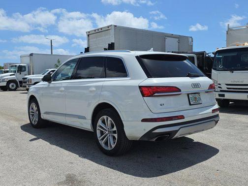 Carrara White 2025 Audi Q7 55 Premium Plus