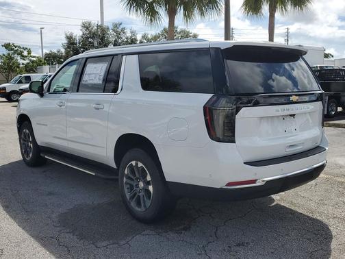2026 Chevrolet Suburban LT