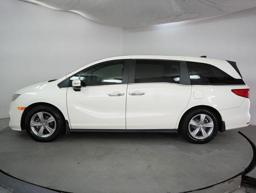 Diamond White Pearl 2019 Honda Odyssey EX-L