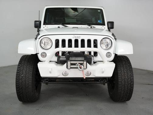 Bright White Clearcoat 2016 Jeep Wrangler Unlimited Sahara