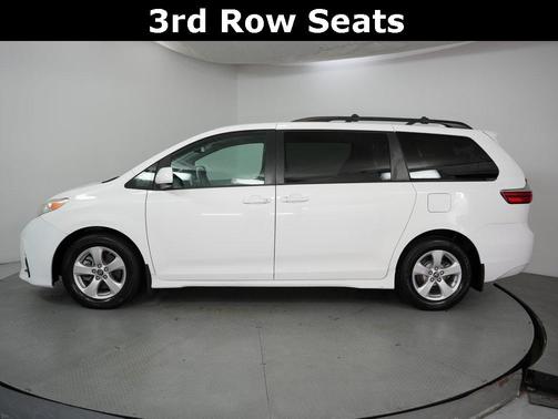 2018 Toyota Sienna LE