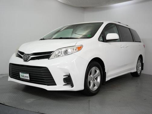 2018 Toyota Sienna LE