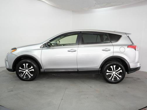 Silver Sky Metallic 2018 Toyota RAV4 LE