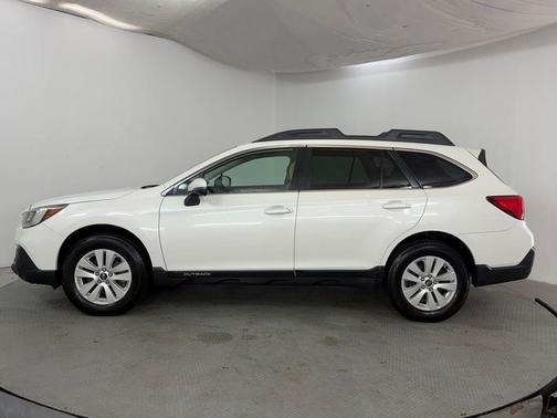 Crystal White Pearl 2019 Subaru Outback 2.5i Premium