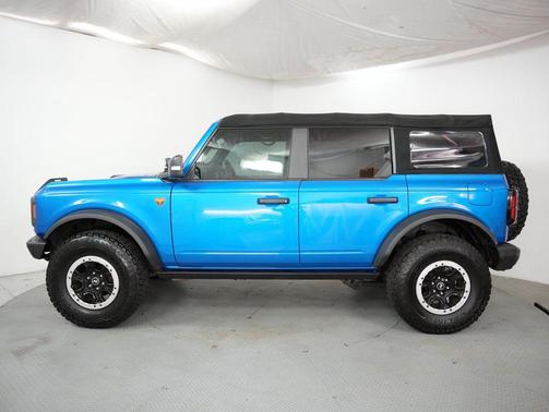 Velocity Blue Metallic 2022 Ford Bronco Badlands