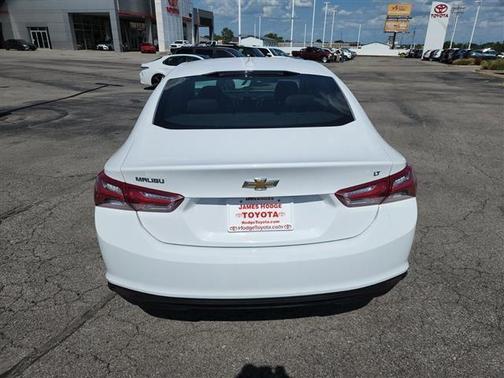 Photo 3 of 28 of 2020 Chevrolet Malibu LT