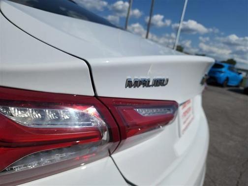 Photo 5 of 28 of 2020 Chevrolet Malibu LT