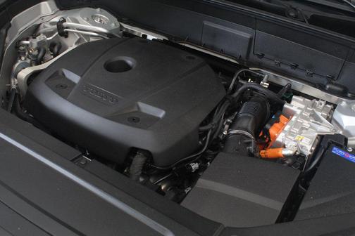 Silver Dawn Metallic 2023 Volvo XC90 Recharge Plug-In Hybrid
