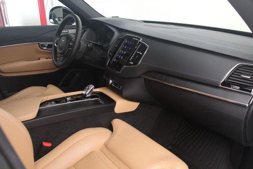 Silver Dawn Metallic 2023 Volvo XC90 Recharge Plug-In Hybrid