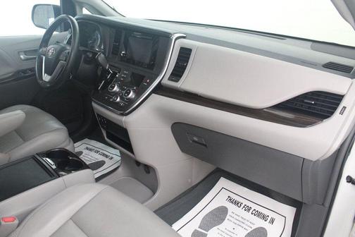 Blizzard Pearl 2017 Toyota Sienna Limited