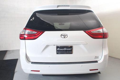 Blizzard Pearl 2017 Toyota Sienna Limited