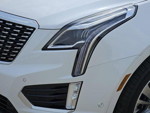 Crystal White Tricoat 2026 Cadillac XT5 Premium Luxury