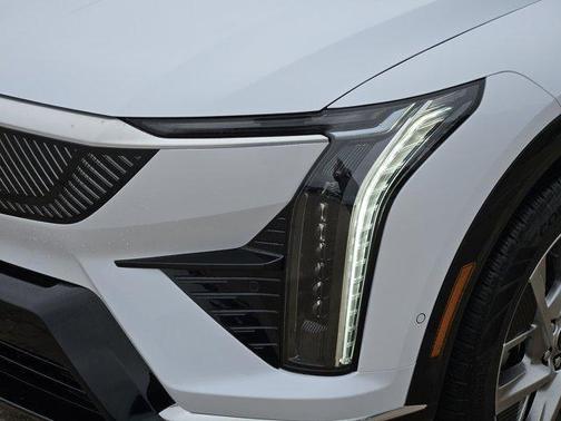 Vibrant White Tricoat 2026 Cadillac OPTIQ Luxury