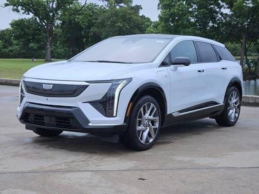 Vibrant White Tricoat 2026 Cadillac OPTIQ Luxury