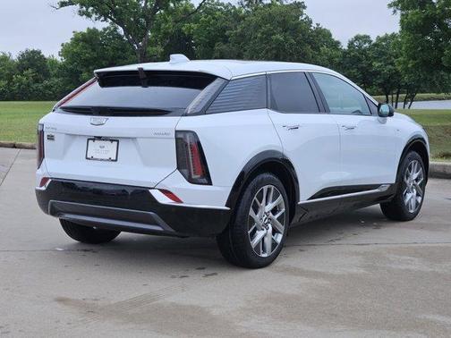 Vibrant White Tricoat 2026 Cadillac OPTIQ Luxury