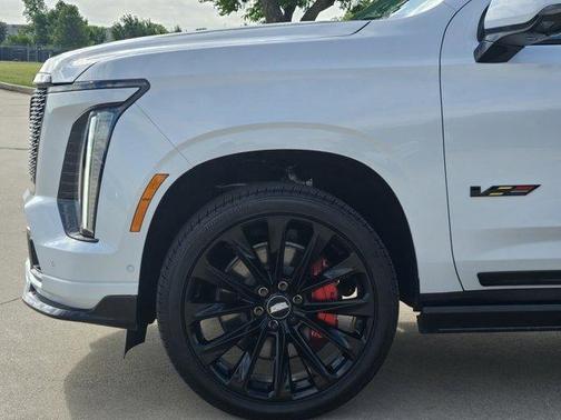 Vibrant White Tricoat 2026 Cadillac Escalade V-Series