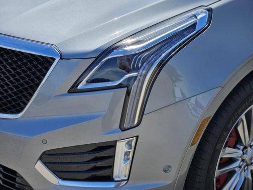 Argent Silver Metallic 2026 Cadillac XT5 Sport