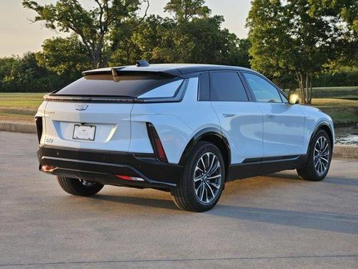 Vibrant White Tricoat 2027 Cadillac LYRIQ Sport