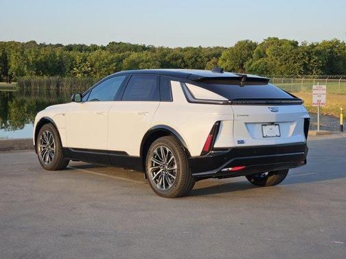 Vibrant White Tricoat 2027 Cadillac LYRIQ Sport