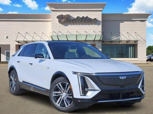 Vibrant White Tricoat 2027 Cadillac LYRIQ Luxury