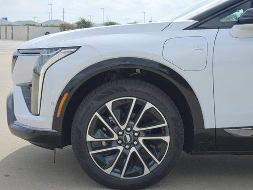 Vibrant White Tricoat 2026 Cadillac OPTIQ Sport