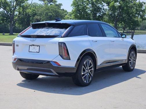 Vibrant White Tricoat 2026 Cadillac OPTIQ Sport