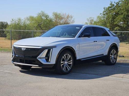 Vibrant White Tricoat 2027 Cadillac LYRIQ Luxury