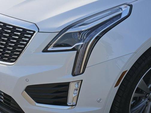 Crystal White Tricoat 2026 Cadillac XT5 Premium Luxury